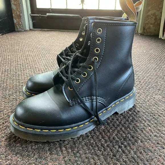 Mens Dr. Martens (Size 7) - Picture 1 of 5